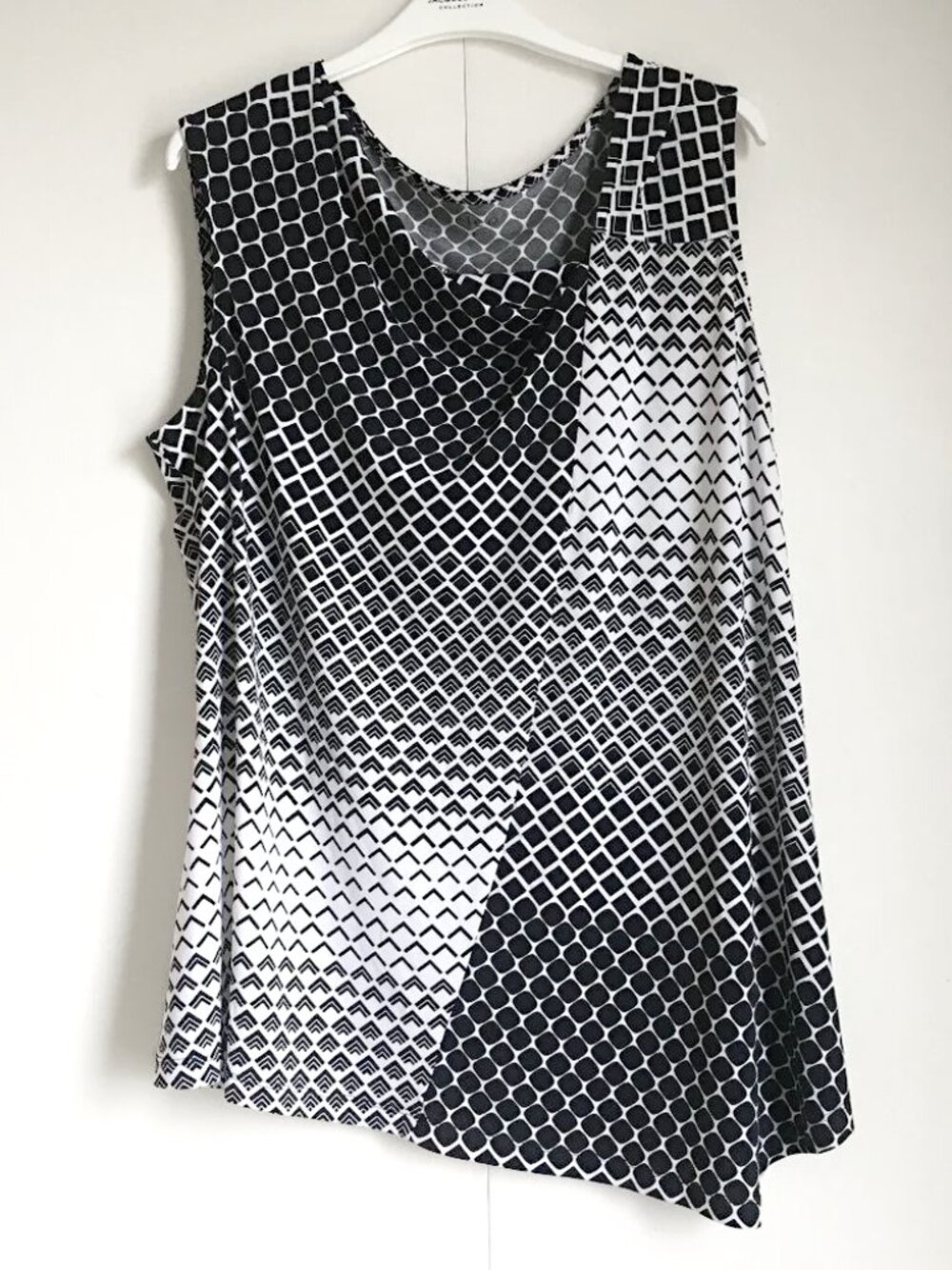 Cleo Asymmetrical B&W Geometric Patchwork Draped Neck Sleeveless Blouse XL